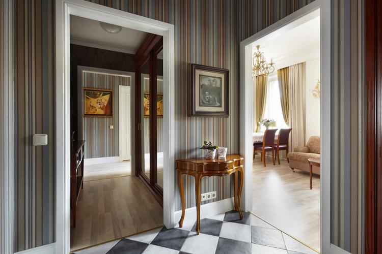 Как подобрать обои к мебели в прихожей