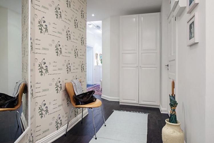 Как подобрать обои к мебели в прихожей