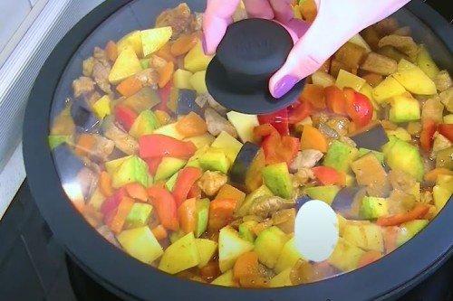 Разноцветное овощное рагу со свининой - рецепты пошагово