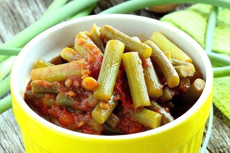 Стрелки чеснока в томате - Как приготовить стрелки чеснока быстро и вкусно