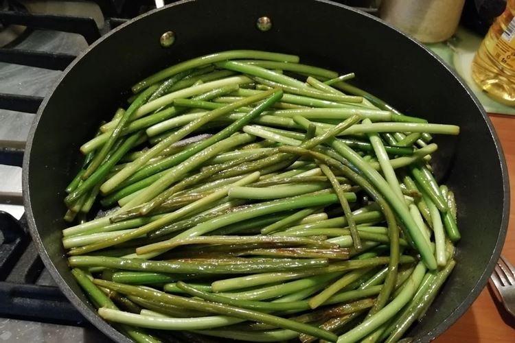 Жареные стрелки - Как приготовить стрелки чеснока быстро и вкусно