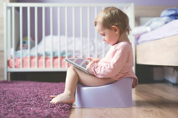 Когда приучать ребенка к горшку