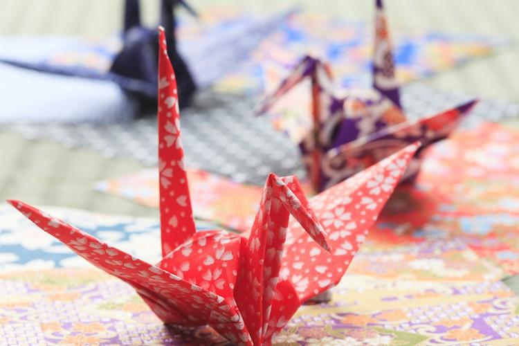Как сделать журавлика из бумаги: 8 простых идей