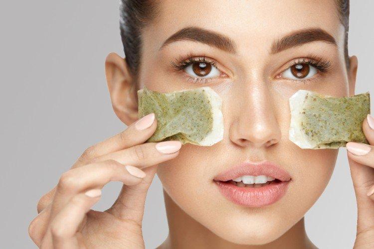 Замороженные чайные пакетики - Как убрать мешки под глазами в домашних условиях