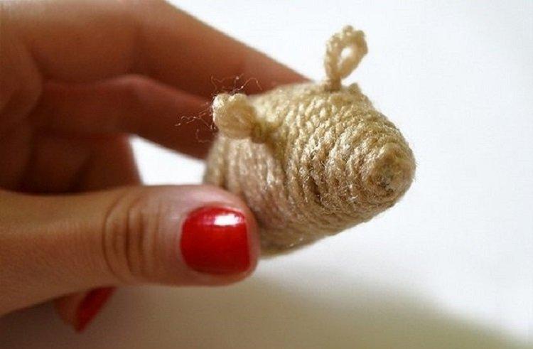 Новогодние крысы из ниток - Как украсить квартиру на Новый год 2020