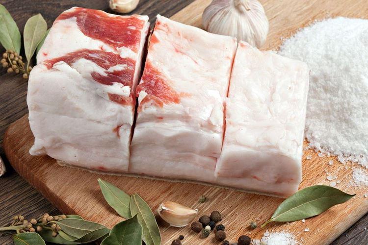 Как засолить сало: 4 рецепта в домашних условиях