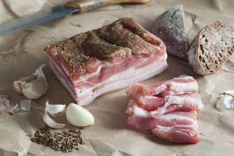 Сало с чесноком - Как вкусно засолить сало в домашних условиях