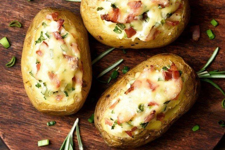 Картофель с беконом запеченный в духовке - рецепты