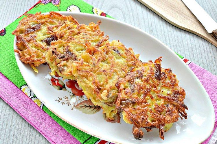 Картофельные драники с квашеной капустой - рецепты