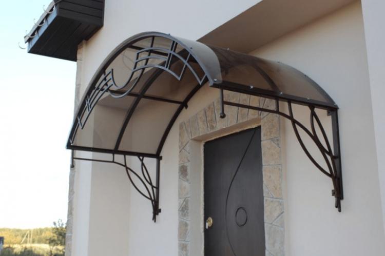 Козырек над крыльцом своими руками: виды, как сделать