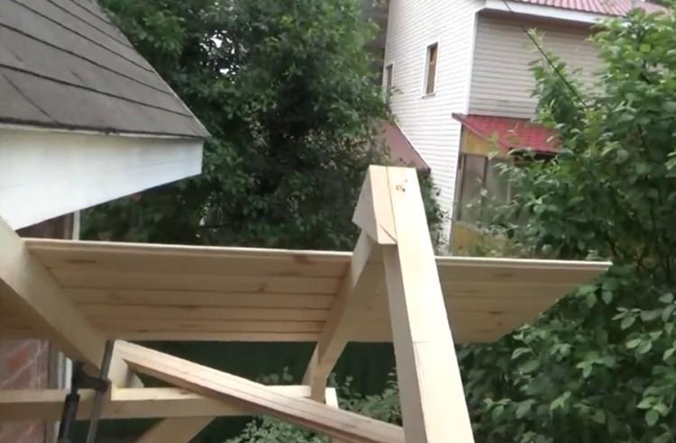 Двухскатный козырек над крыльцом своими руками