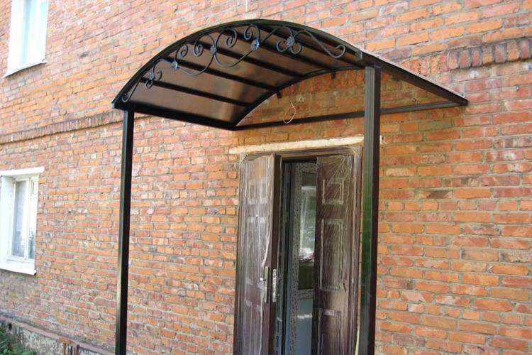 Опорный козырек над крыльцом своими руками