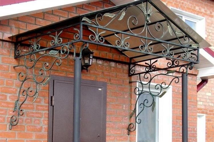 Опорный козырек над крыльцом своими руками