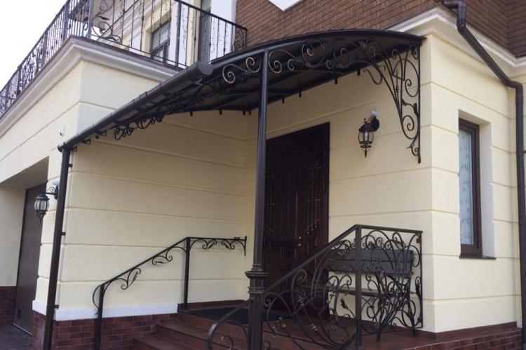 Козырек над крыльцом своими руками - фото-идеи