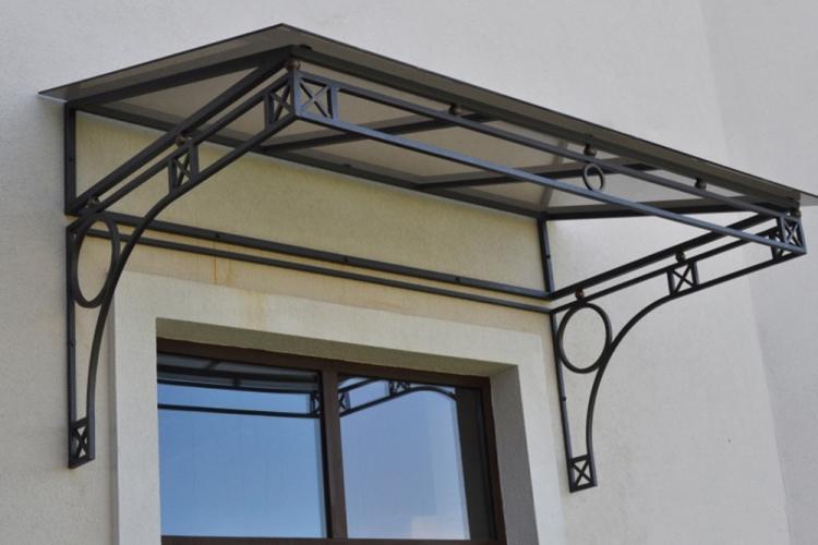 Козырек над крыльцом своими руками - фото-идеи