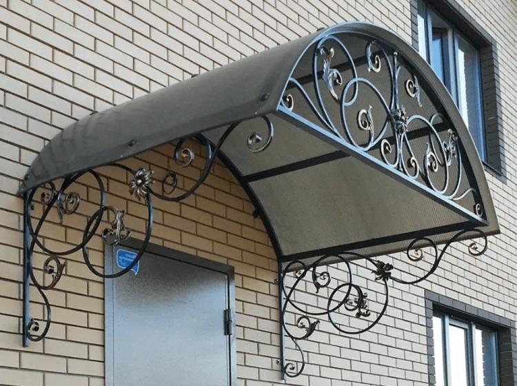 Козырек над крыльцом своими руками - фото-идеи