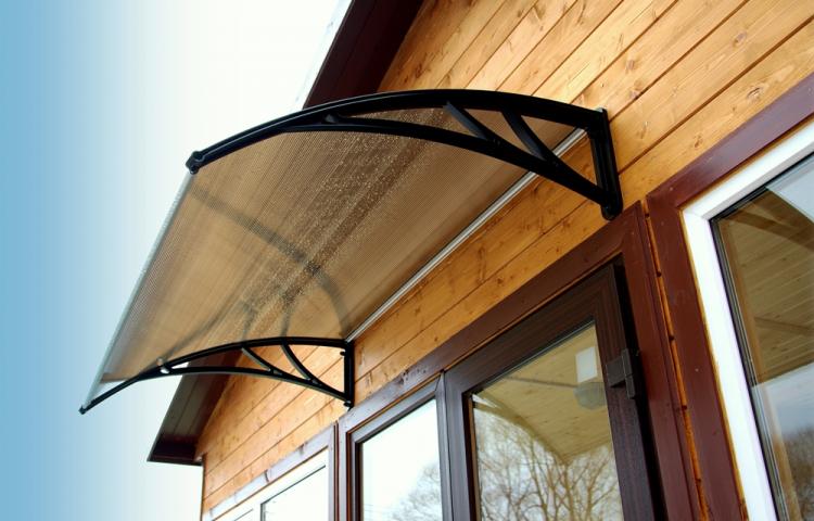 Козырек над крыльцом своими руками - фото-идеи