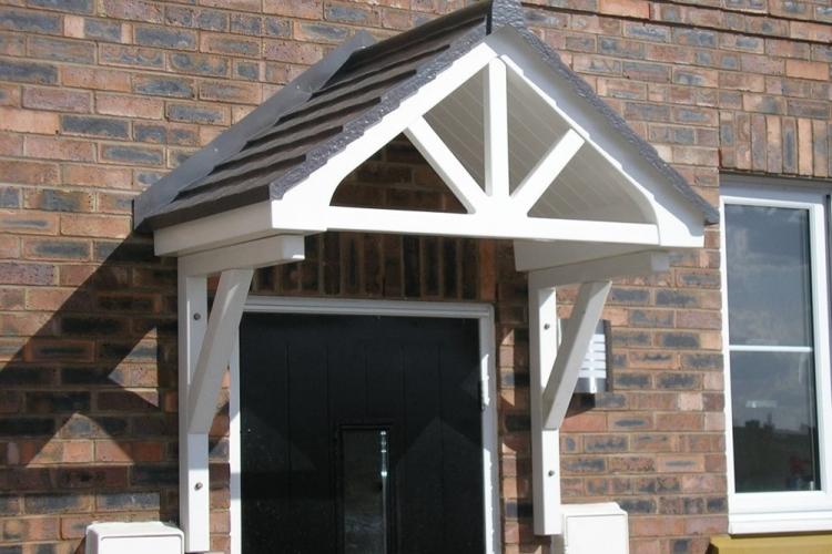 Козырек над крыльцом своими руками - фото-идеи