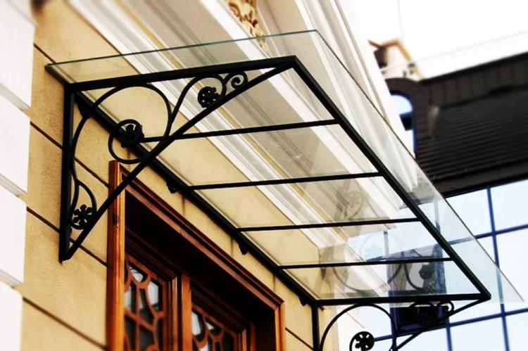 Козырек над крыльцом своими руками - фото-идеи