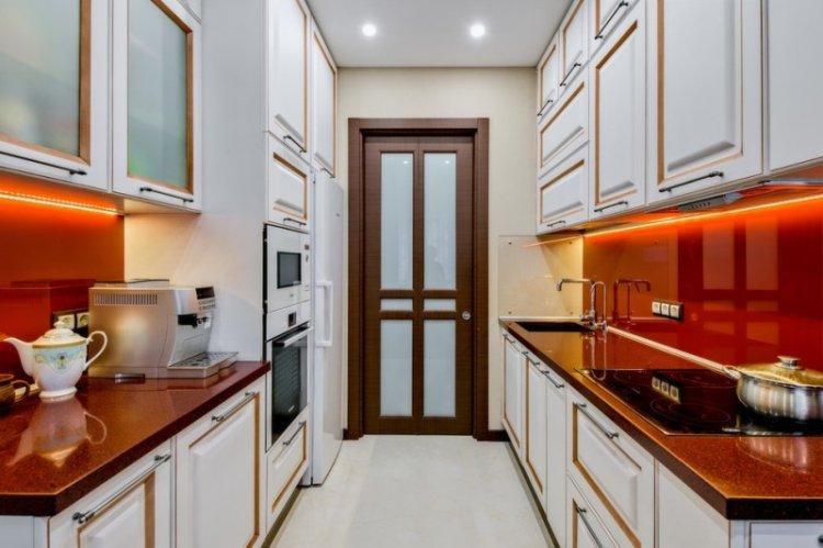 Красный цвет в интерьере кухни - фото