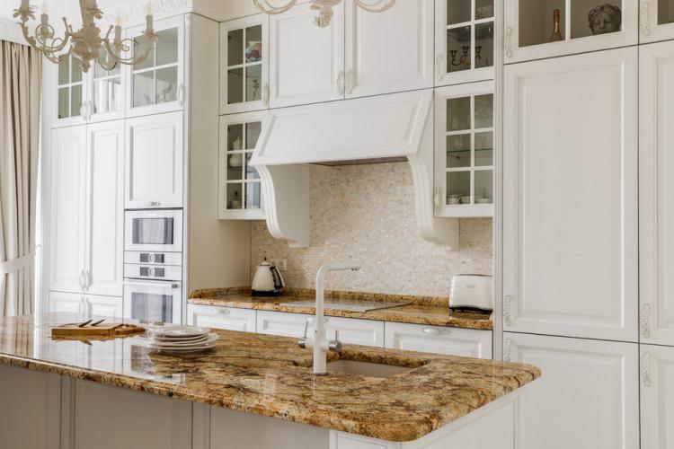 Остров с мойкой - Кухня с островом