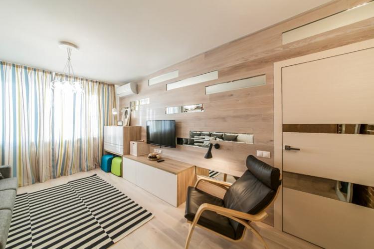 Ламинат на стене в гостиной - фото