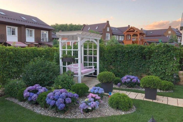 Скамейки и качели - Ландшафтный дизайн дачного участка фото