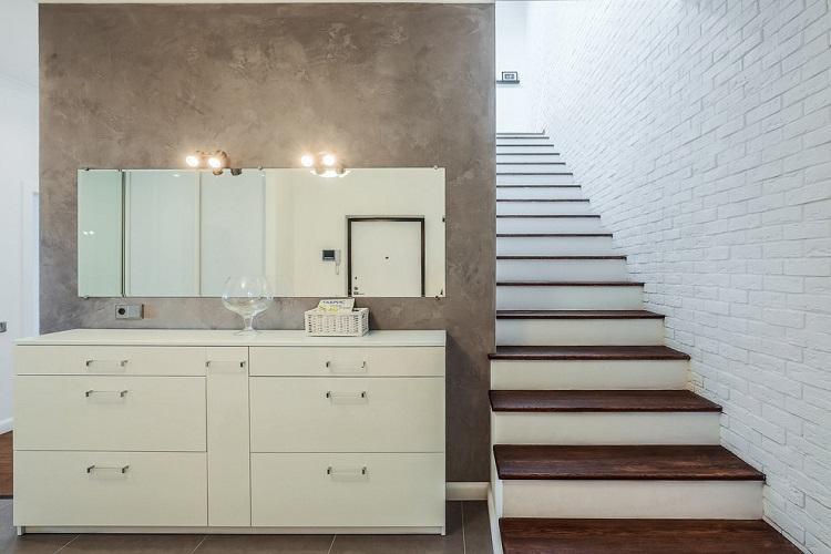 Лестница на второй этаж - фото реальных интерьеров