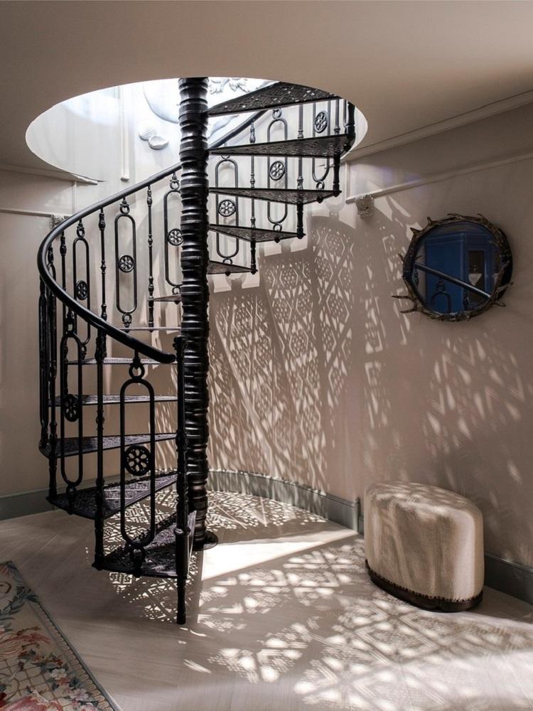 Лестница на второй этаж - фото реальных интерьеров