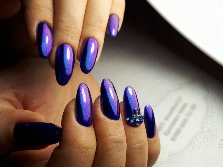 Темный летний маникюр 2020