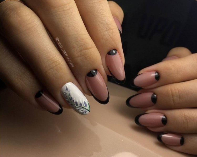Темный летний маникюр 2020