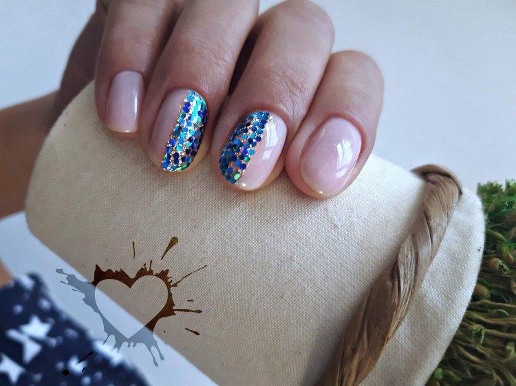 Летний маникюр 2020 с блестками