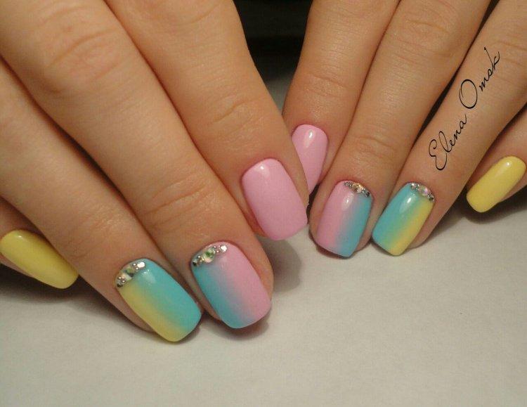 Летний маникюр 2020 с градиентом