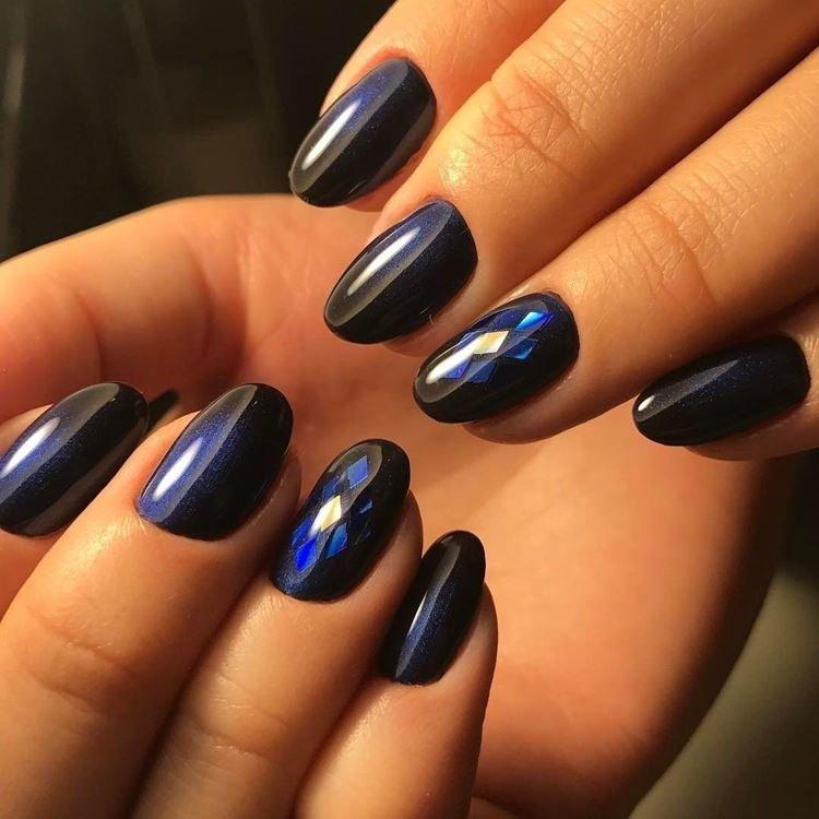 Модные цвета в маникюре 2020