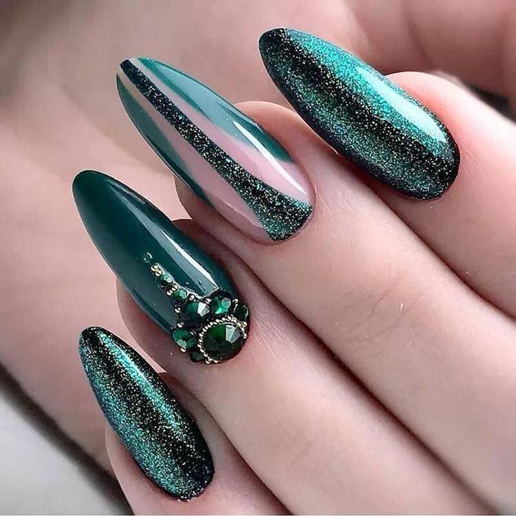 Темный маникюр 2020 - Модные тенденции