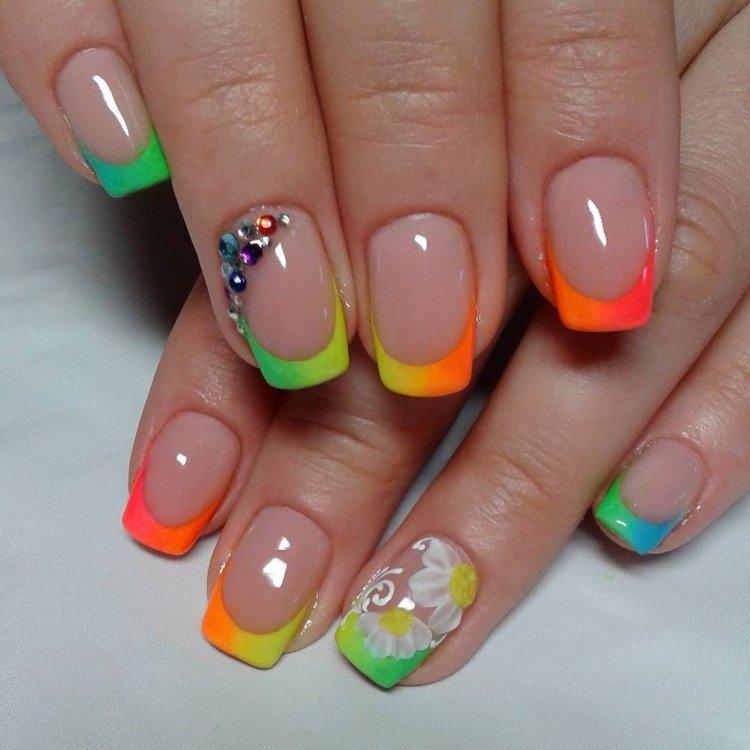 Френч 2020 гель-лаком - фото маникюра