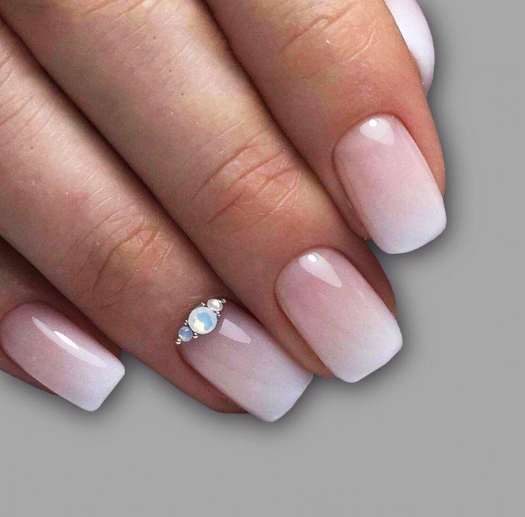 Френч 2020 с градиентом - фото маникюра