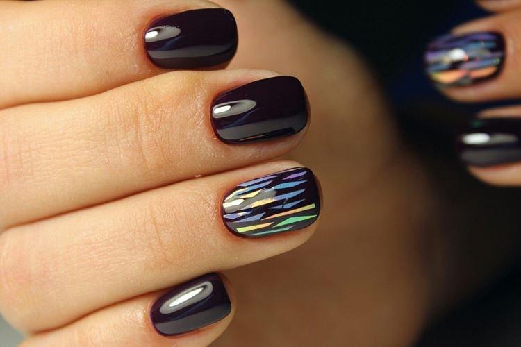 Темный маникюр на короткие ногти 2020