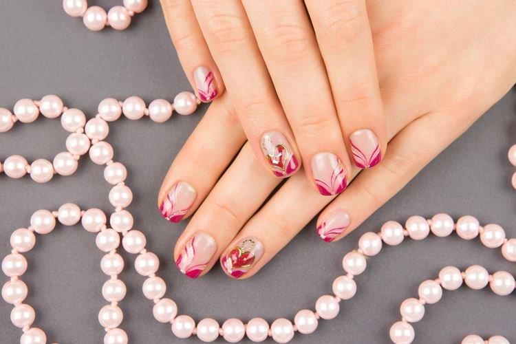 Красный маникюр на короткие ногти 2020