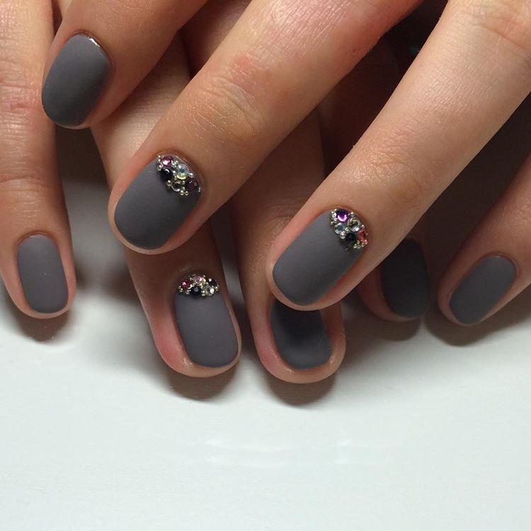 Матовый маникюр на короткие ногти 2020