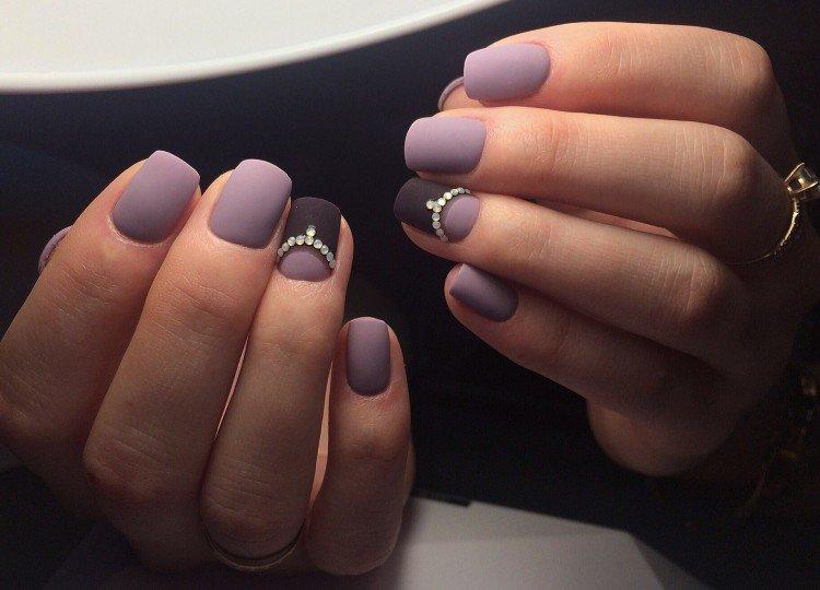 Лунный маникюр на короткие ногти 2021