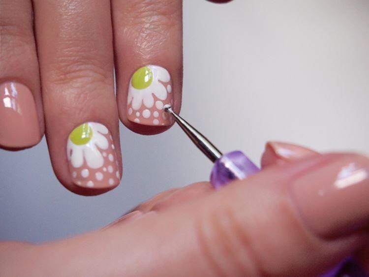 Летний маникюр на короткие ногти