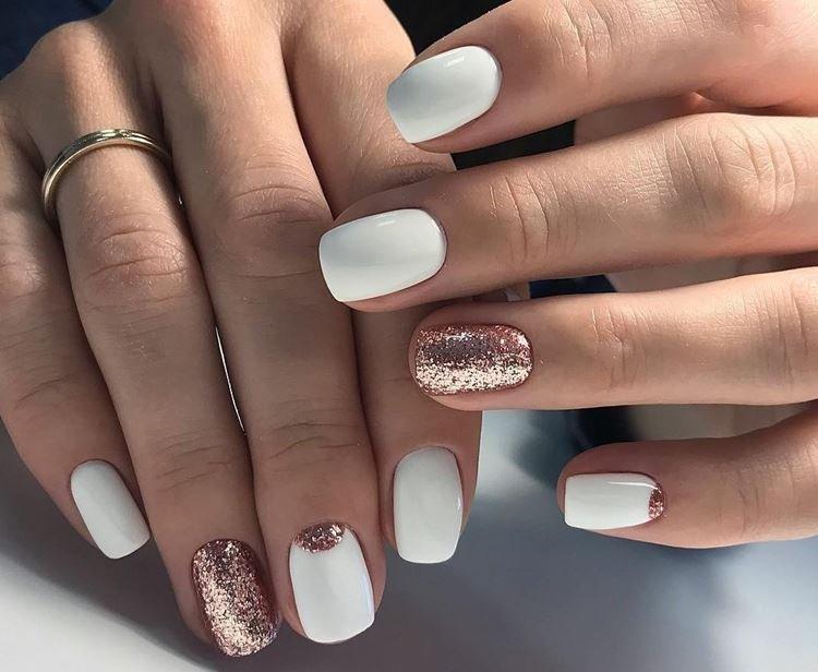 Светлый маникюр на короткие ногти