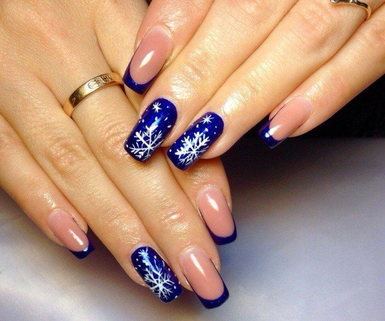 Французский маникюр на Новый год 2021