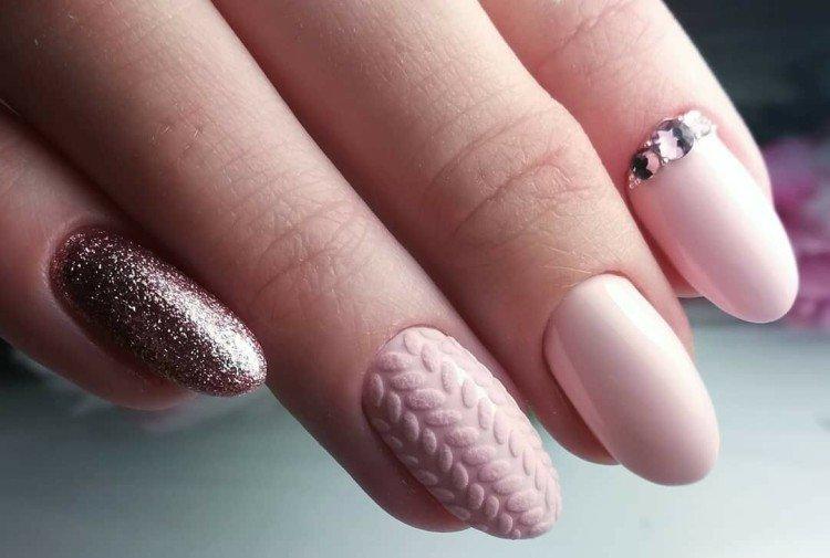 Вязаный маникюр на Новый год 2021