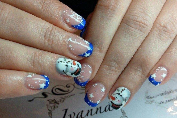 Маникюр с 3D-наклейками на Новый год 2021