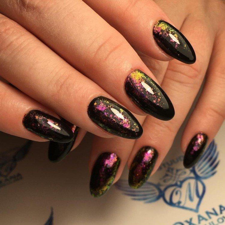 Маникюр с хлопьями Юки на Новый год 2021