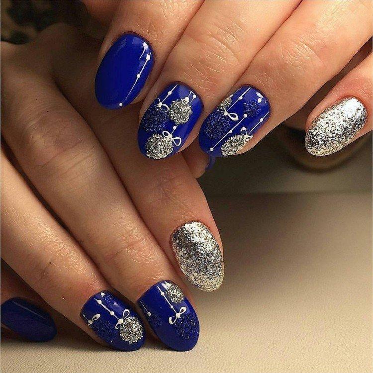 Маникюр с блестками на Новый год 2021