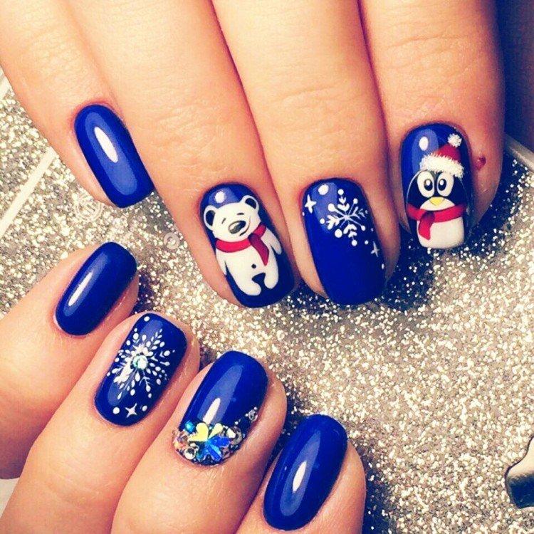 Маникюр с рисунками на Новый год 2021