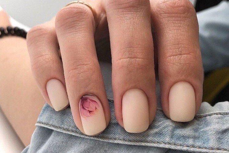 Лаконичный минимализм - Маникюр в школу на короткие ногти